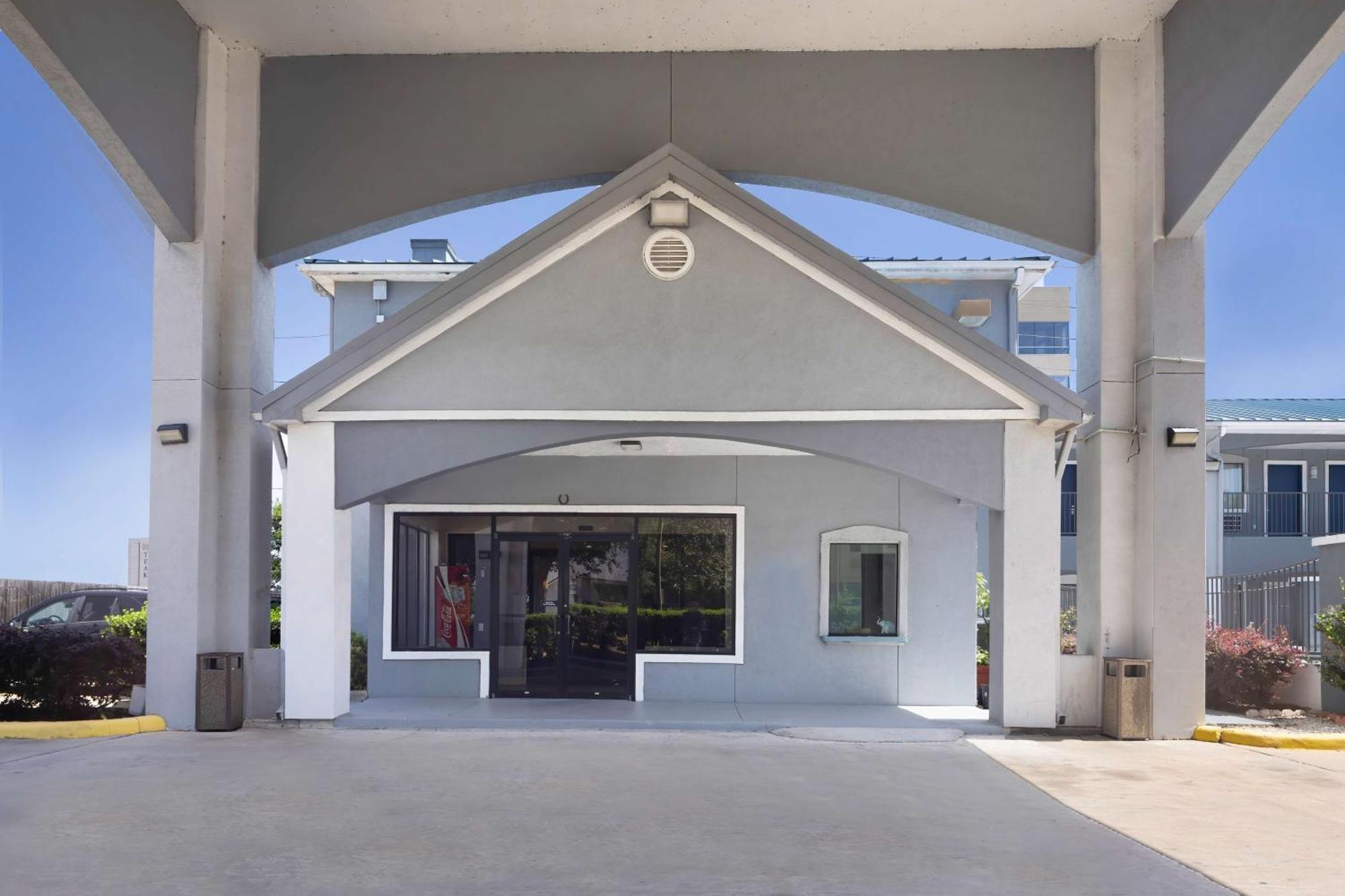 Hotel 6 Houston, Tx - I-10 West 2*